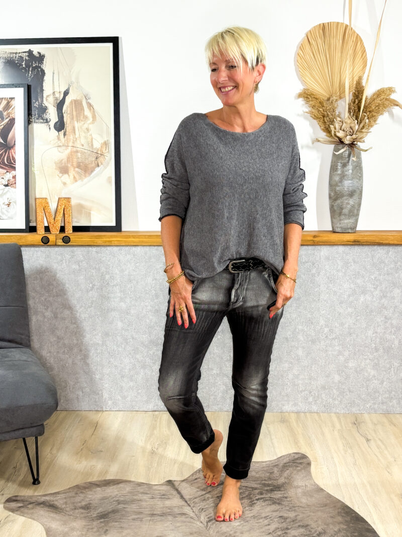 Stretch-Jeans mit Reißverschluss und ausgefallener Waschung, toller Stretchanteil und sehr angenehmer Sitz, mittlere Leibhöhe.