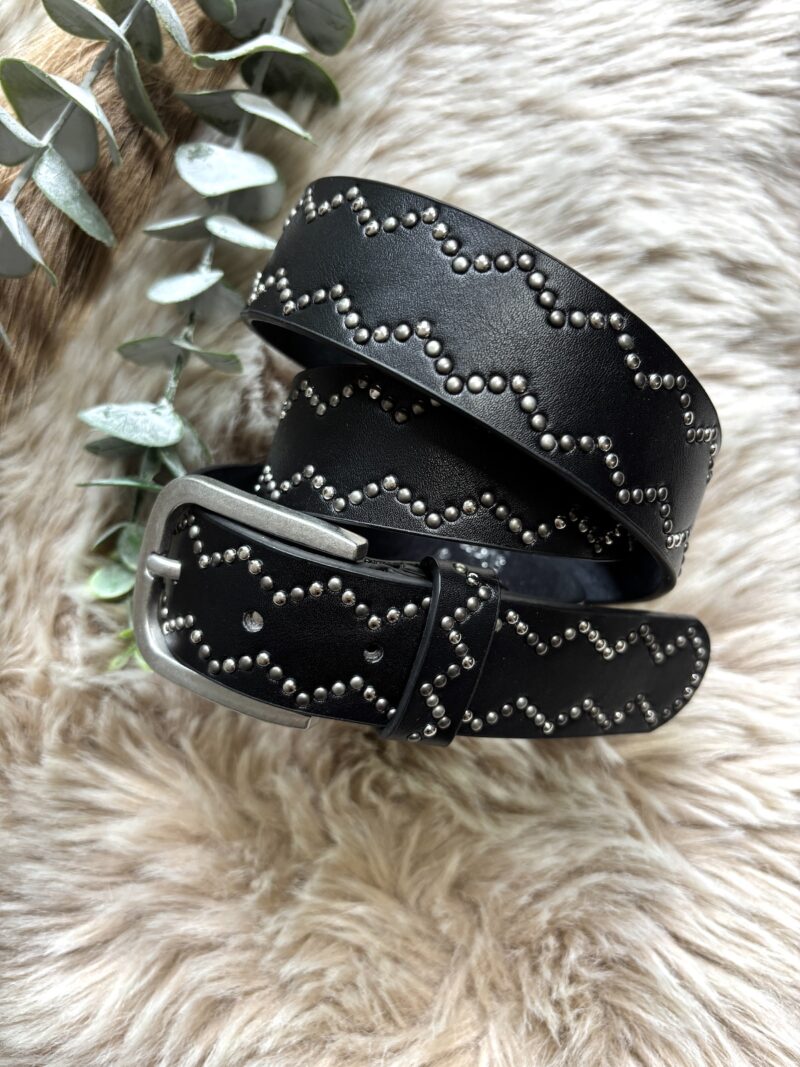 Nietengürtel Jeans Look – verstellbare Länge | www.micas.eu