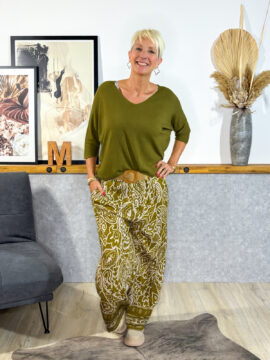 Gemusterte Palazzo Hose mit dekorativem Stretchgürtel, mit Gummibund und seitliche Taschen, weites Bein, gerade geschnitten.