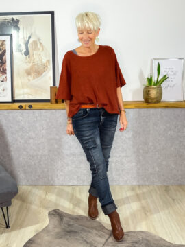 Stretch-Jeans von Sexy Woman mit mit Reißverschluss und schöner Waschung, hoher Stretchanteil - sehr komfortabel, mit aufgesetzten Nähten & kleinen Applikationen, mittlere Leibhöhe.