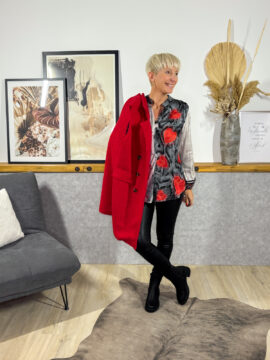 Blusenshirt mit V-Ausschnitt auffälligem Farb & Druck-Design und kurzem Stehkragen, Satin-Optik, gerader Schnitt mit abgerundetem Saum.