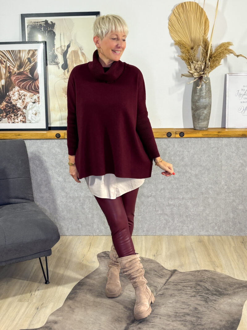 Fake-Bluse mit Gummibund, Knopfleiste und abgerundetem Saum. Als Verlängerung für kurze Pullover oder zum "aufpeppen" von einfachen Oberteilen.