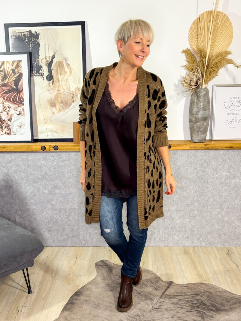 Länger geschnittenes Satin-Top mit V-Ausschnitt vorne & hinten, Spitzenträgern und Spitzensaum.