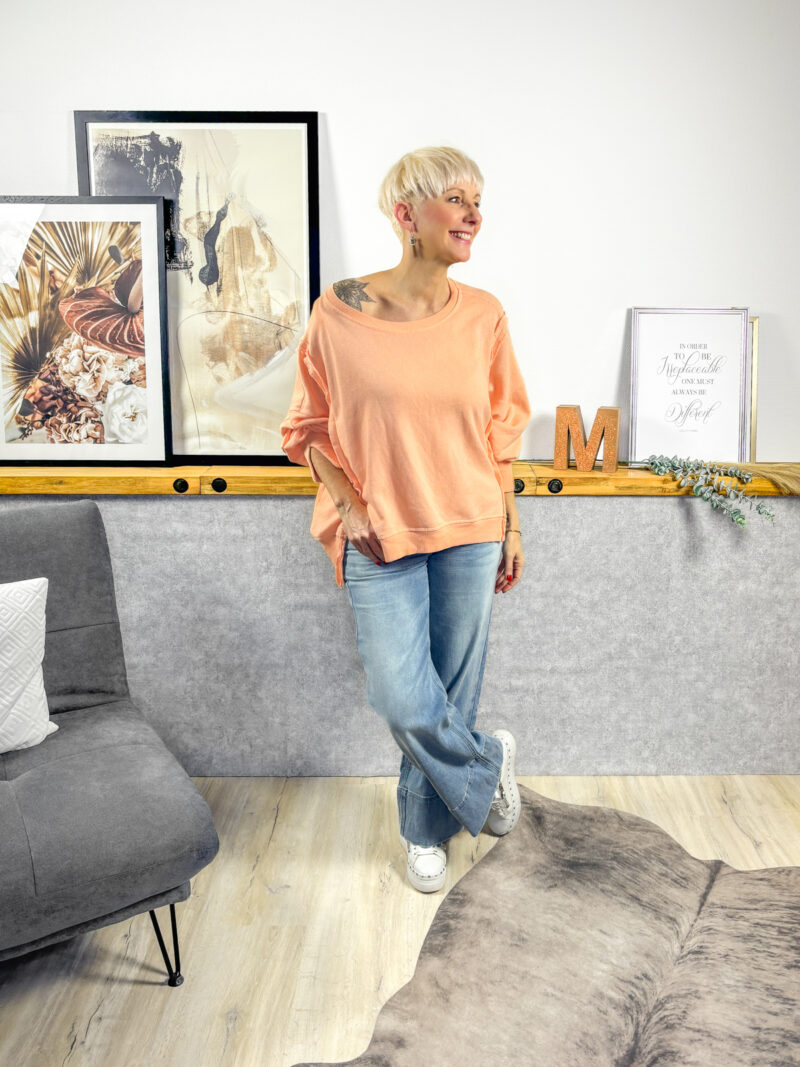 Wide-Leg Stretch-Jeans mit gerade geschnittenem Bein und dezenter Waschung, Reißverschluss, mittlere Leibhöhe. Baumwolle | Elastan